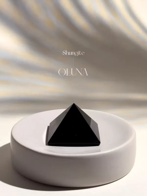 OLUNA|Pyramide en Shungite 4cm|OLUNA